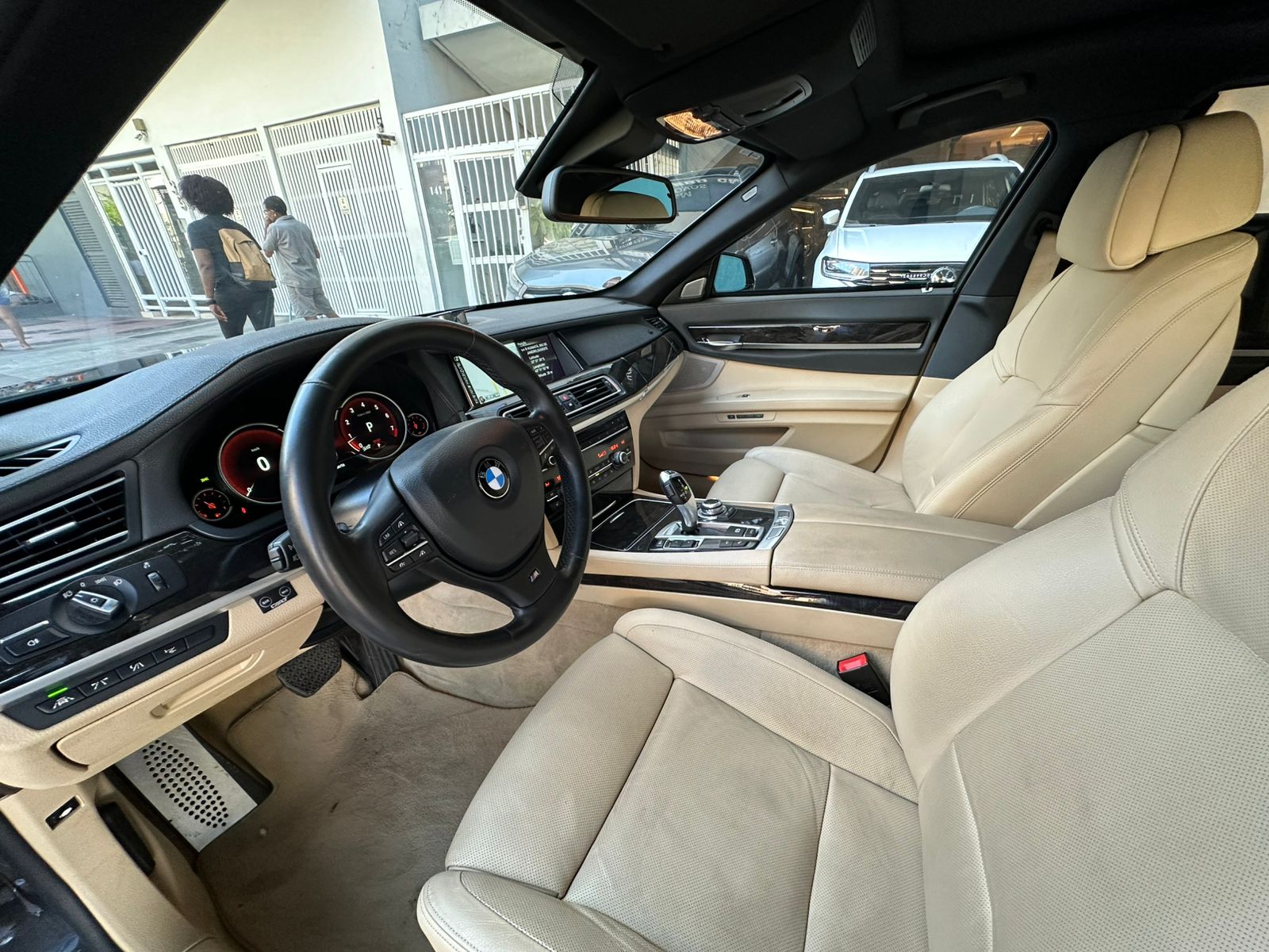 BMW 750i 4