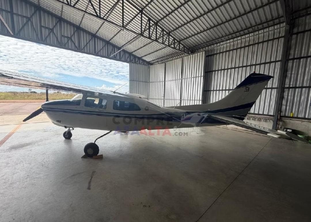 Cessna 210R 5