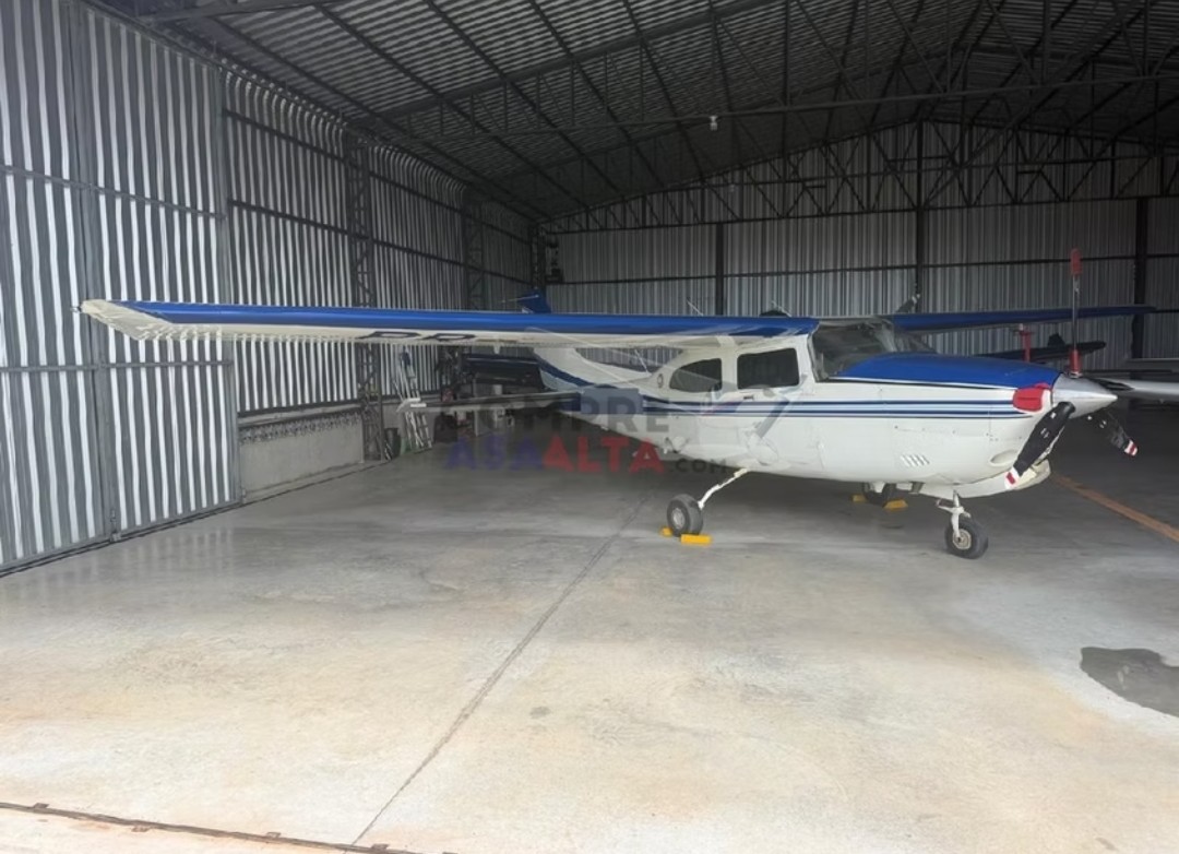 Cessna 210R 1