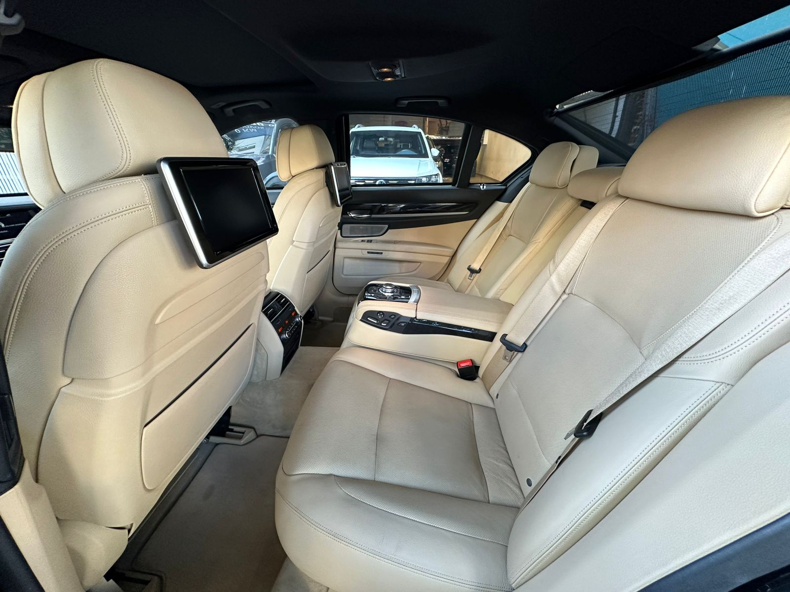 BMW 750i 3