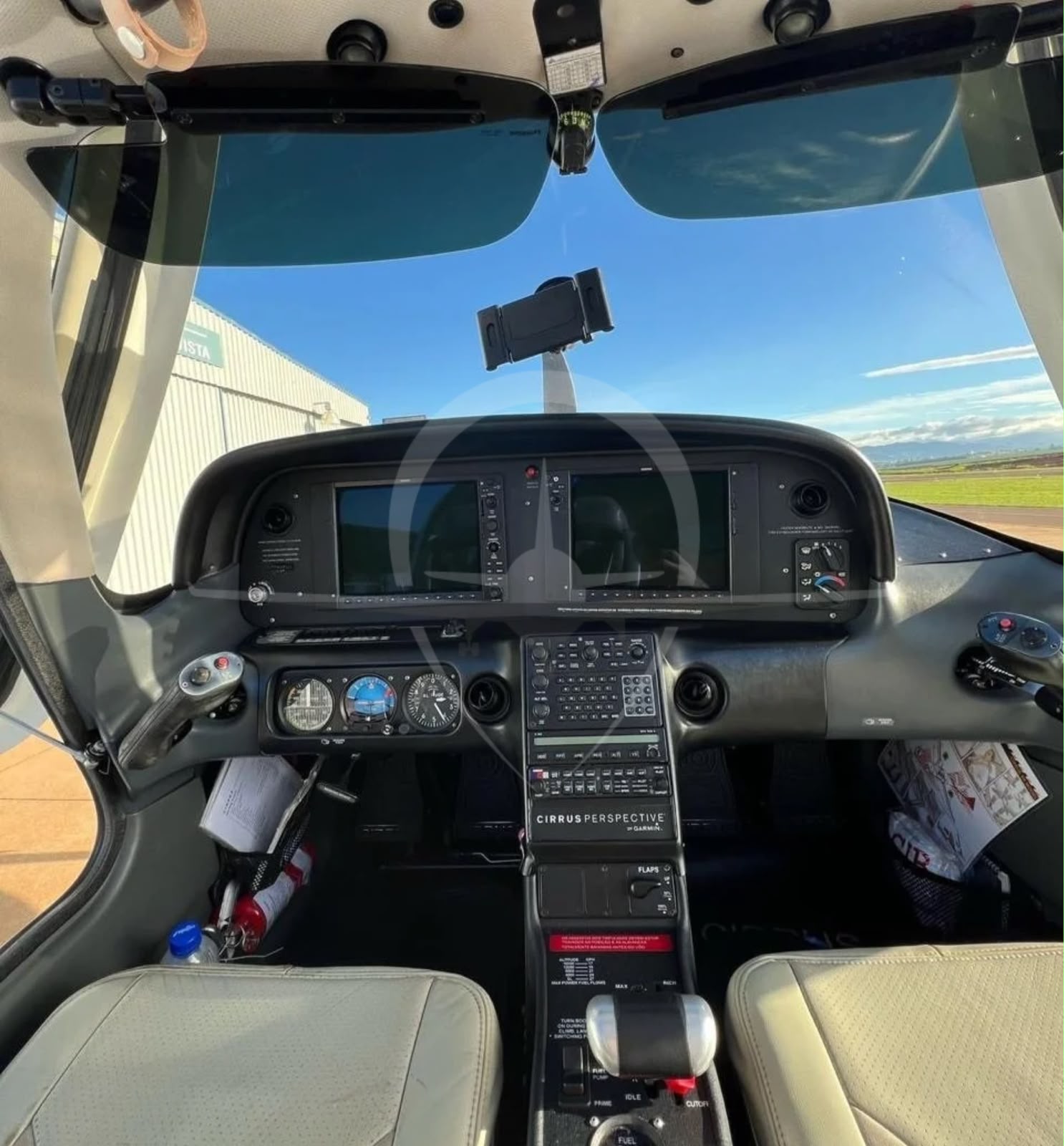 Cirrus SR22s 3