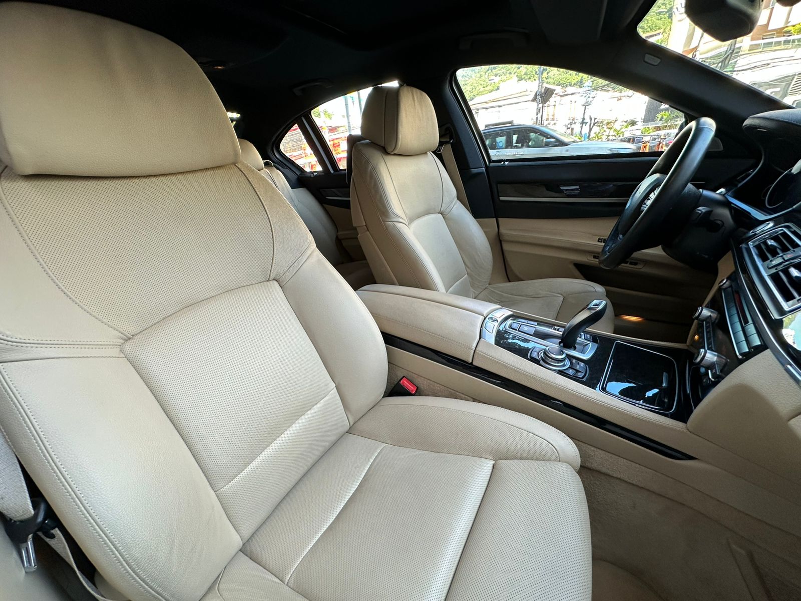 BMW 750i 8
